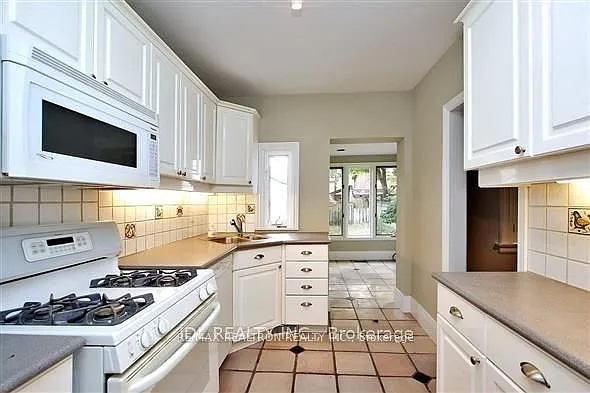 23 Bowood Ave — Photo 9