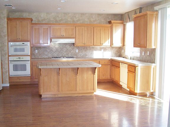 5th image of 611 Stoneygate Ct