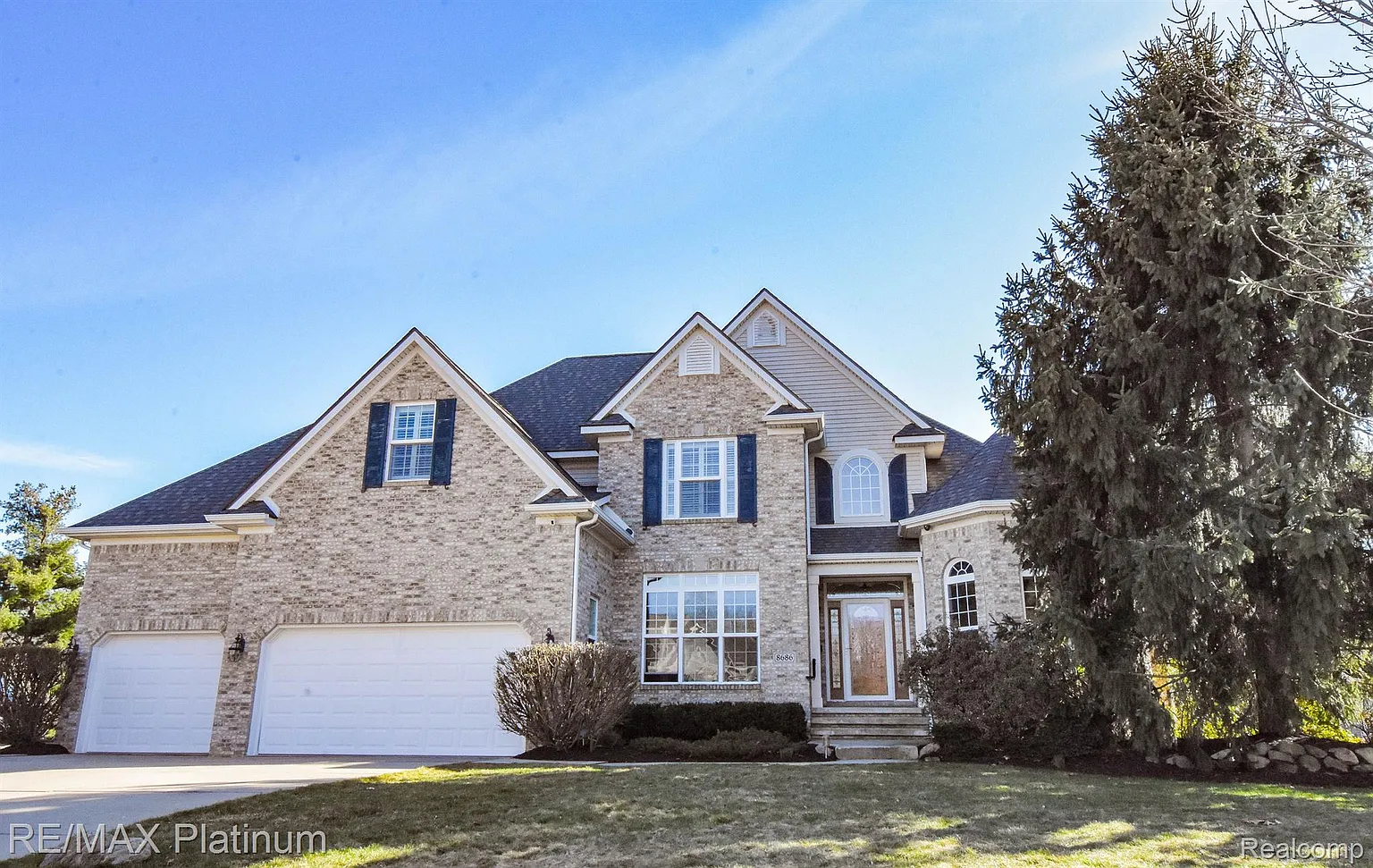 8686 Bonaventure Dr photo 1