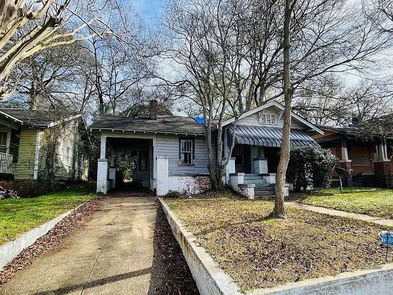 39 S Lewis St — Photo 1