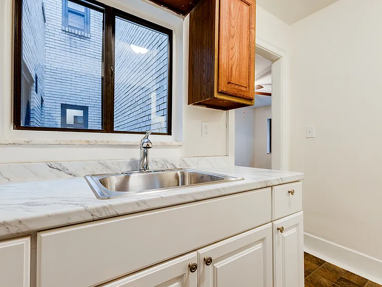 2915 Belrose Ave #203 — Photo 9