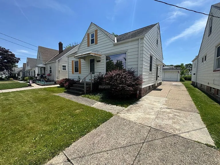6227 Traymore Ave — Photo 2