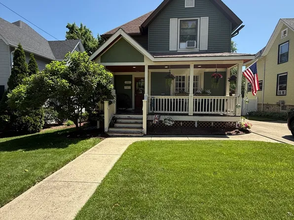 206 N 5th St, Saint Charles, IL 60174