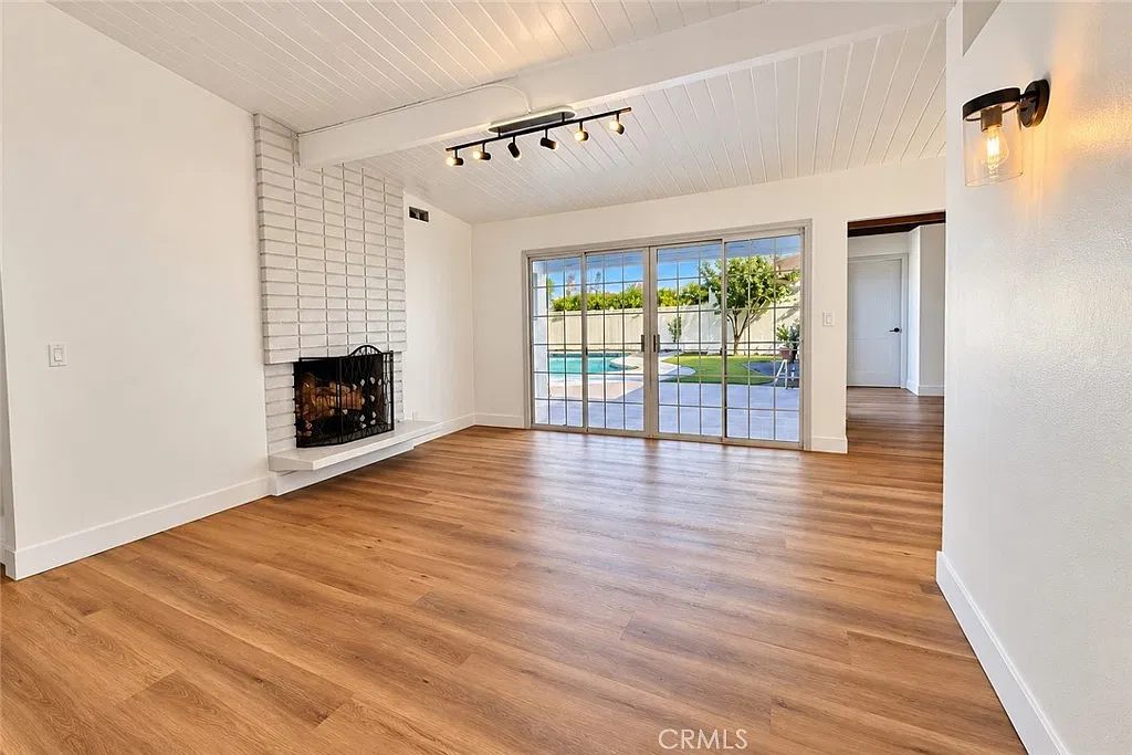 4 bed, 1839 sqft, $4,599 — Photo 2