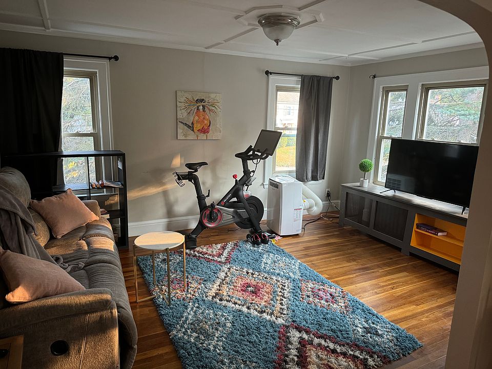 2nd image of 135 Silver St #2