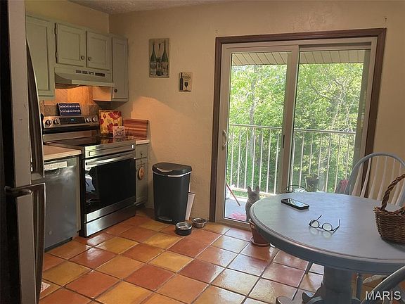 5th image of 220 Suppiger Ln APT 211