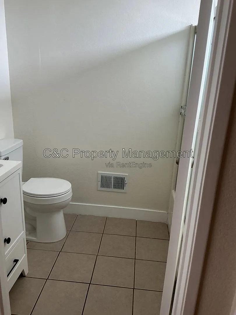 3 bed, 2.0 bath, 1235 sqft, $2,350 — Photo 3