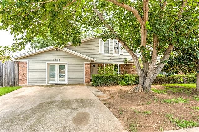 1st image of 1300 Meadowview Dr