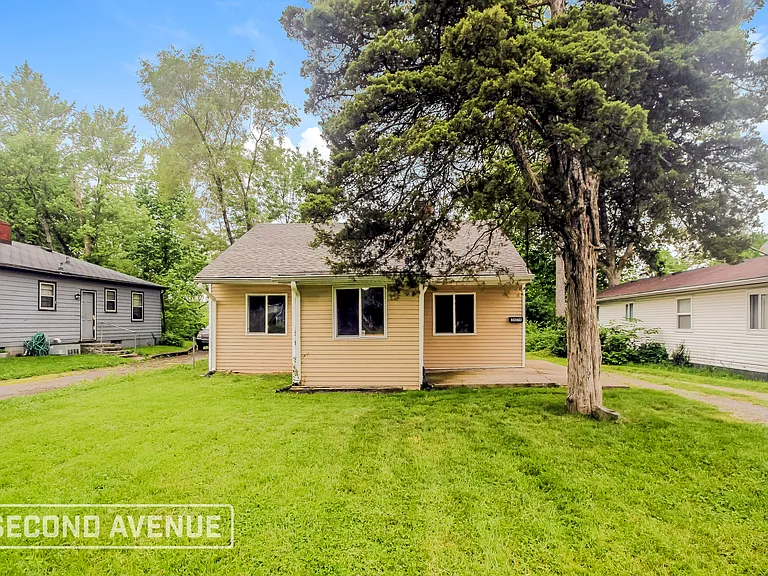 3636 N Dearborn St — Photo 1