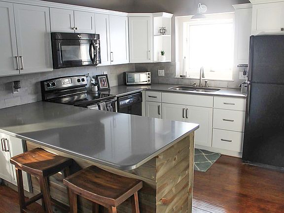 Kitchen-Quartz Countertops