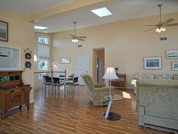 3rd image of 6719 Circle Dr