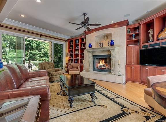 4th image of 3101 Shady Knoll Ct