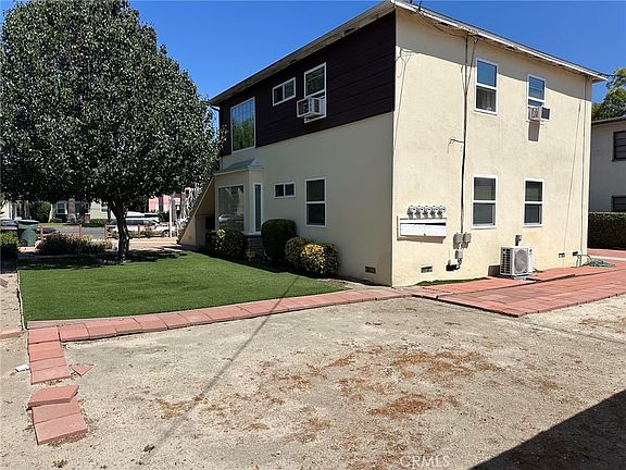 4th image of 2208 W Victory Blvd