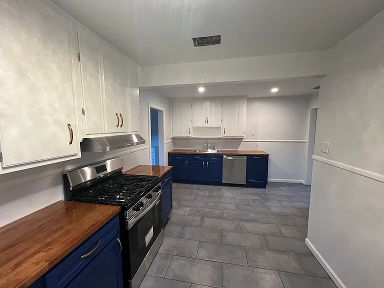 3052 Kendale Dr — Photo 2