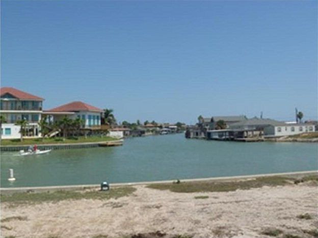 1st image of 1404 N Shore Dr