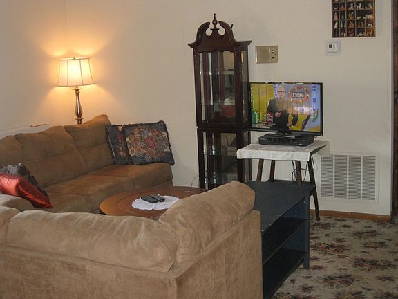 3rd image of 3104 N Broadway St APT B15