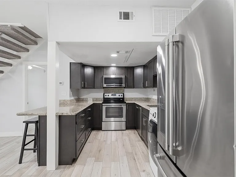811 Threadneedle St #287 — Photo 5
