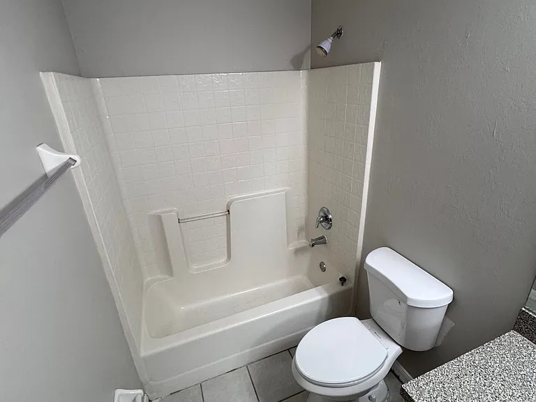 341 Harold Ave S — Photo 18