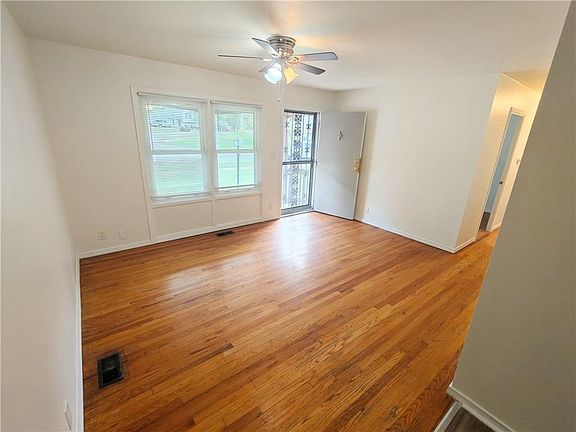 4th image of 9218 McKinley St