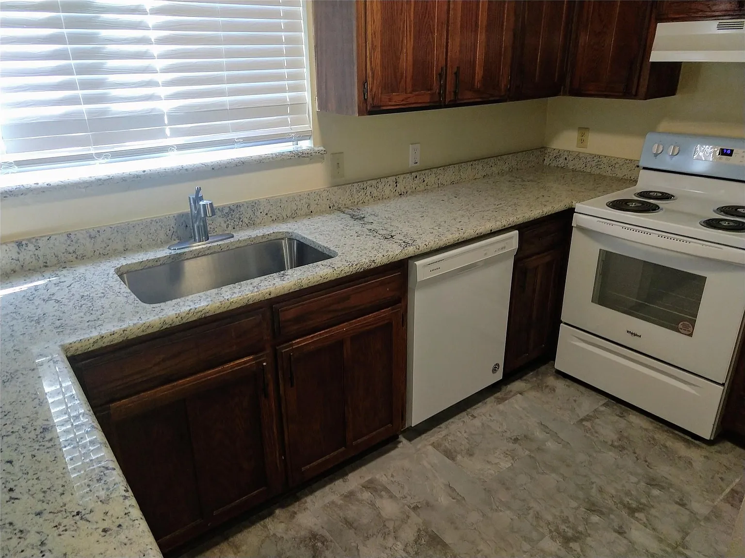 2 bed, 1073 sqft, $1,475 — Photo 3