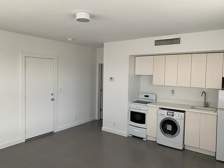 337 NW 12th Ave #6 — Photo 5
