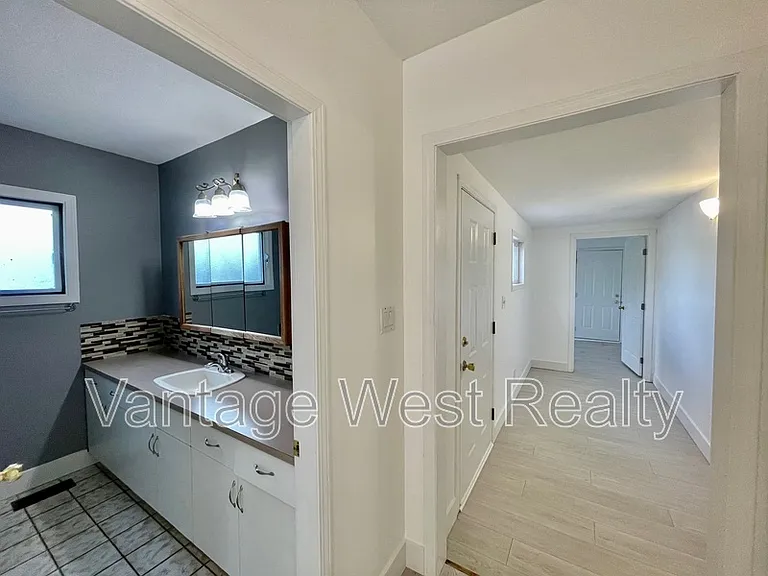 240A Wallace Rd — Photo 13