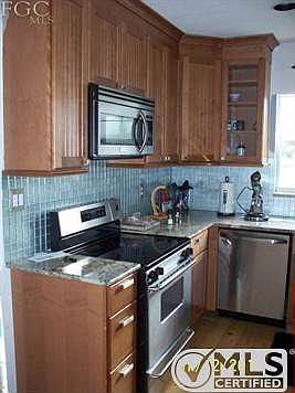 4th image of 614 Royal Palm Ave