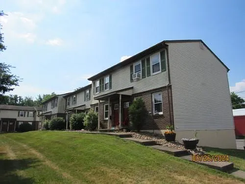 140 E. Spruce St. - F — Photo 4