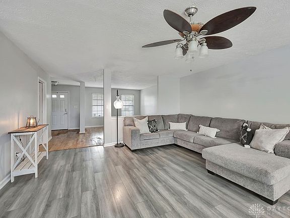 3rd image of 909 Providence Ct
