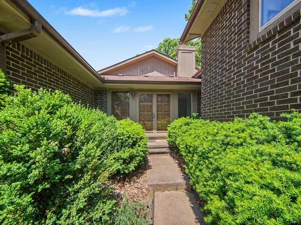 5181 Christine Ct, Ann Arbor, MI 48103