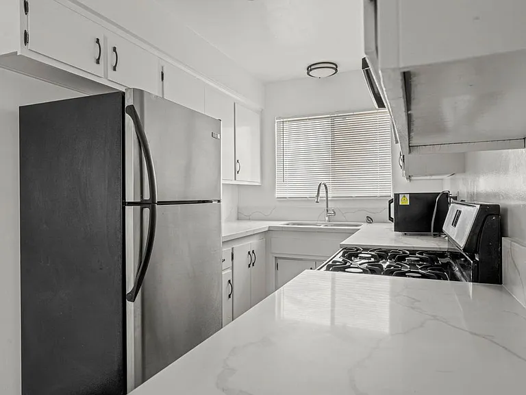 1513 S 2nd Ave #8 — Photo 3