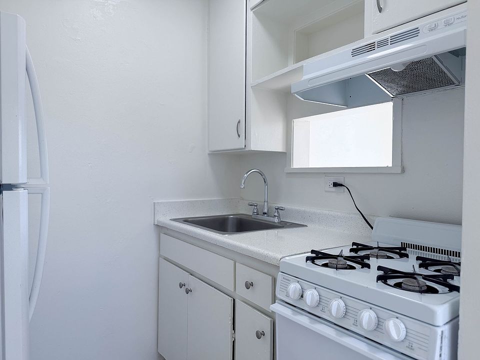 1st image of 2131 F Ave #2137