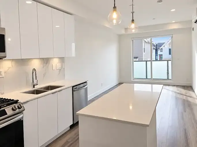 2 bed, 2.0 bath, 760 sqft, $2,350 — Photo 3
