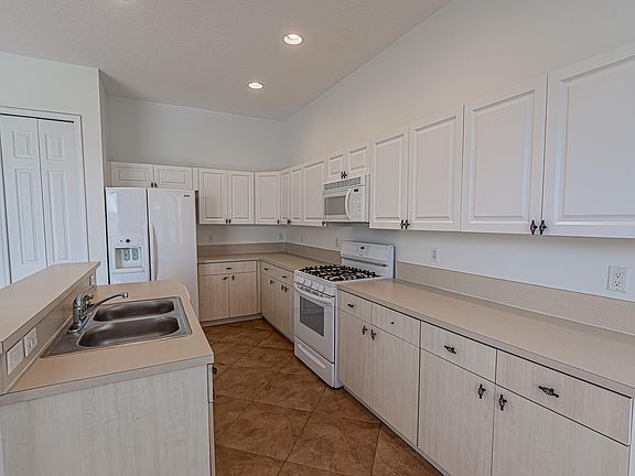5th image of 105 NW Swann Mill Circle