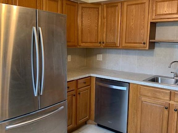 5th image of 327 Pierce Ave #7