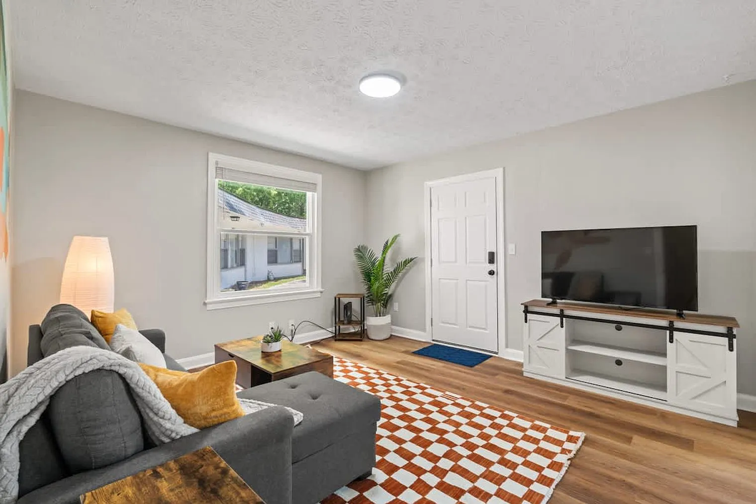 1 bed, 1.0 bath, 3444 sqft, $2,025 — Photo 4
