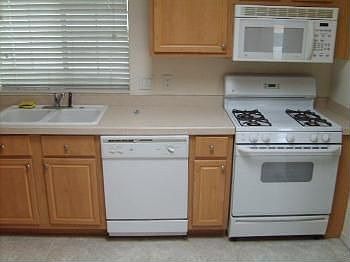 3rd image of 980 E 9th St