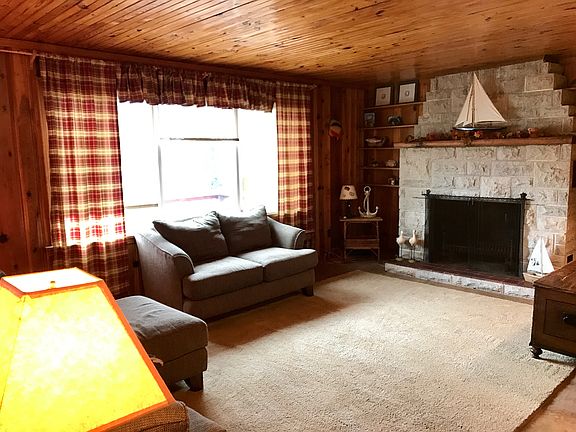 3rd image of 7760 Fairview Dr