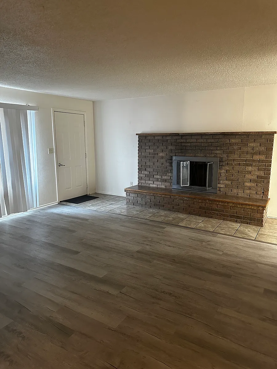 Building Photo - 817 Diamond St #2