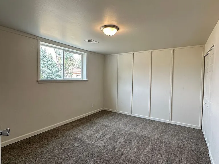 1755 Glendale Ave — Photo 12