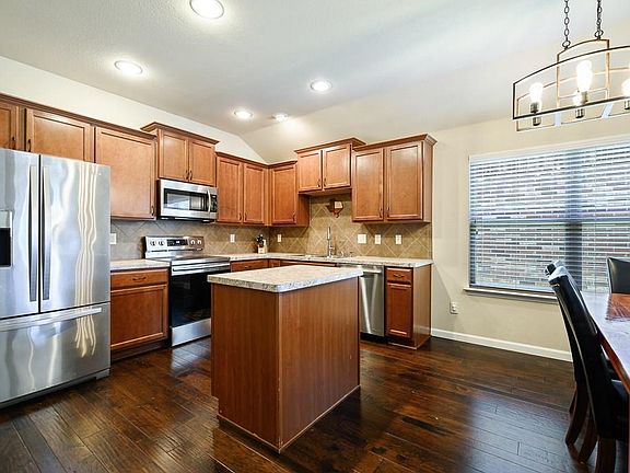 5th image of 2065 Meadow Park Dr