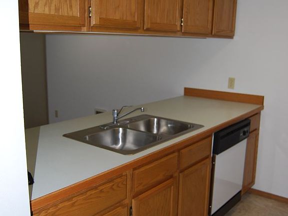 5th image of 308 Valleyview Ave APT 19