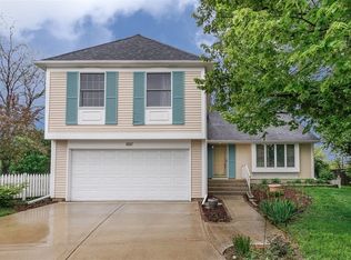6697 Fernwood Dr, Lisle, IL 60532