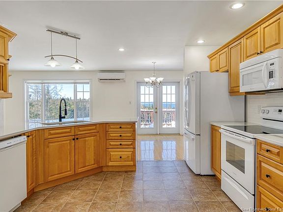 2nd image of 475 Shore Rd