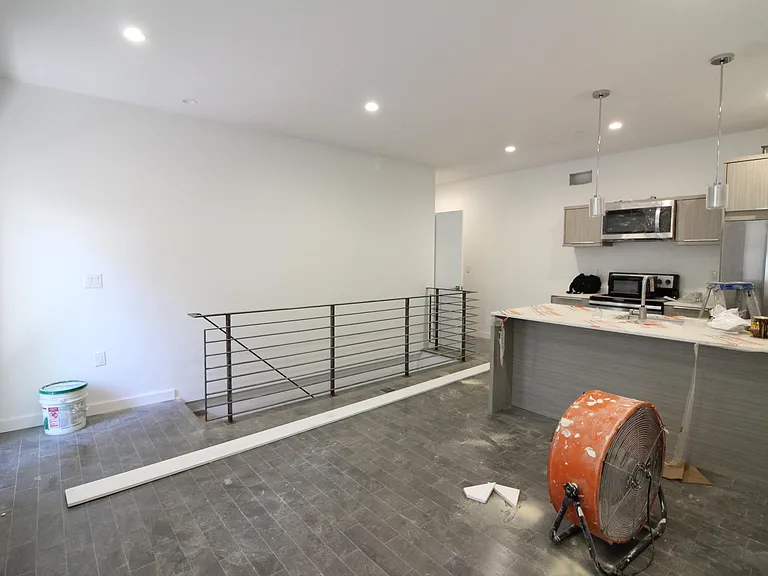 433 N 35th St #1R — Photo 1