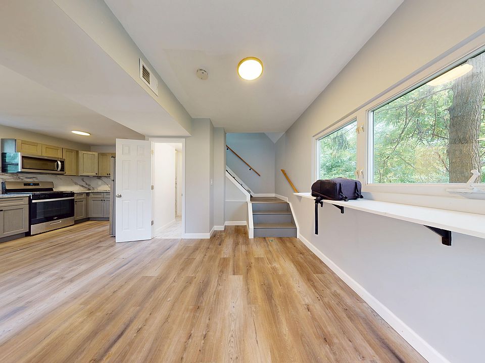 1st image of 132 Goodall St #R