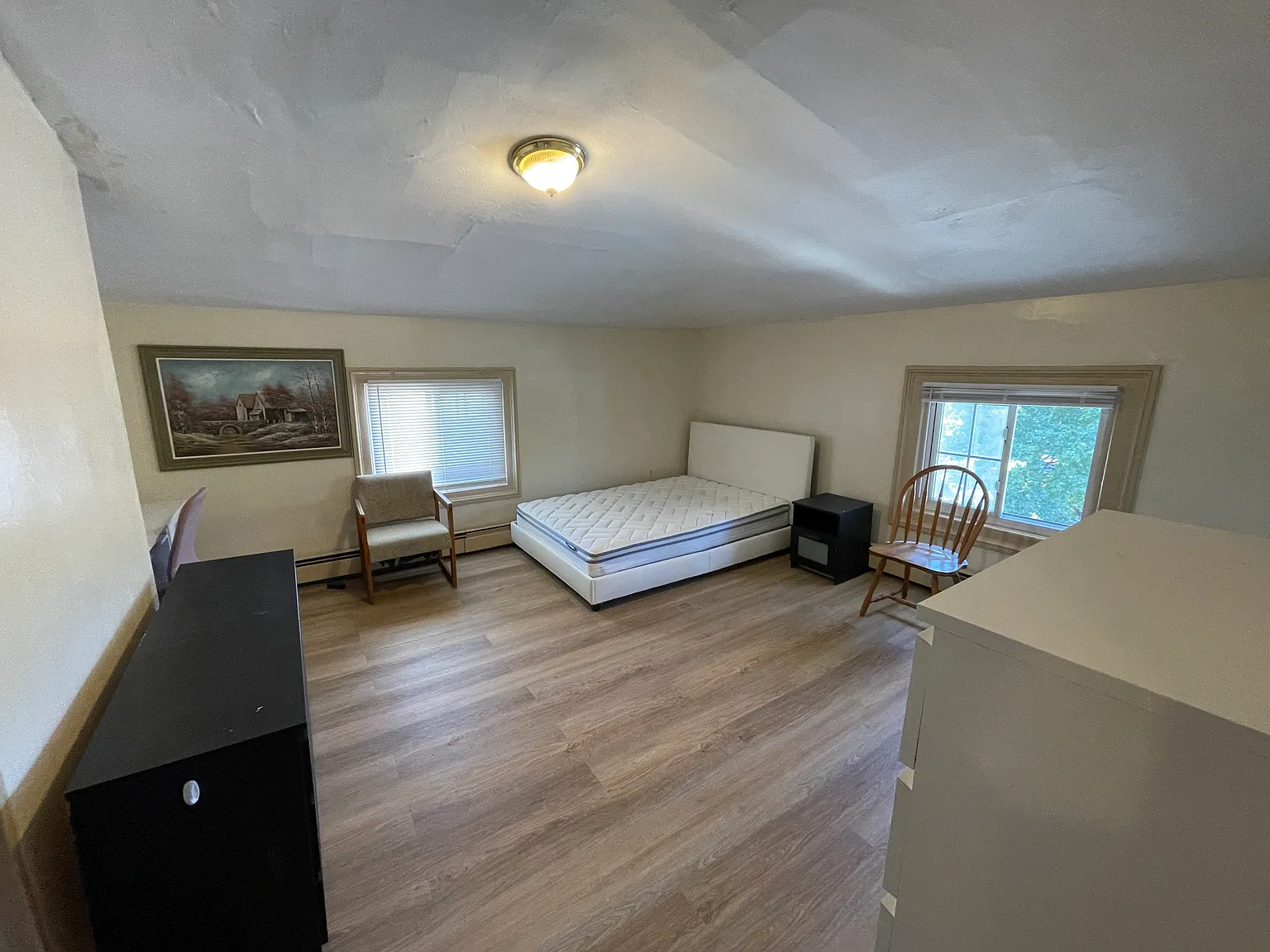3 bed, 840 sqft, $2,000 — Photo 2