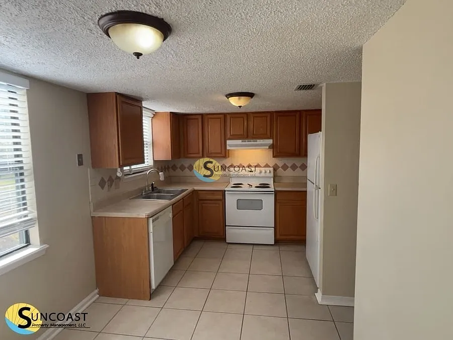 Move-In Ready Soon! Affordable 3 Bed Home in Chimney Lakes! — Photo 4