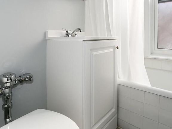 5th image of 4602 N Beacon St APT 1B