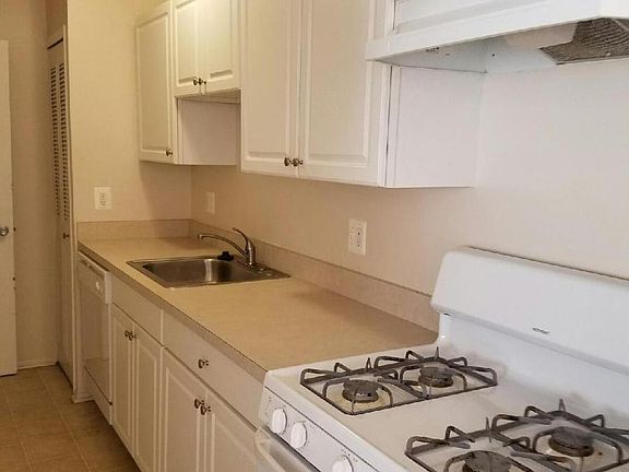 2nd image of 50687 Jefferson Ave